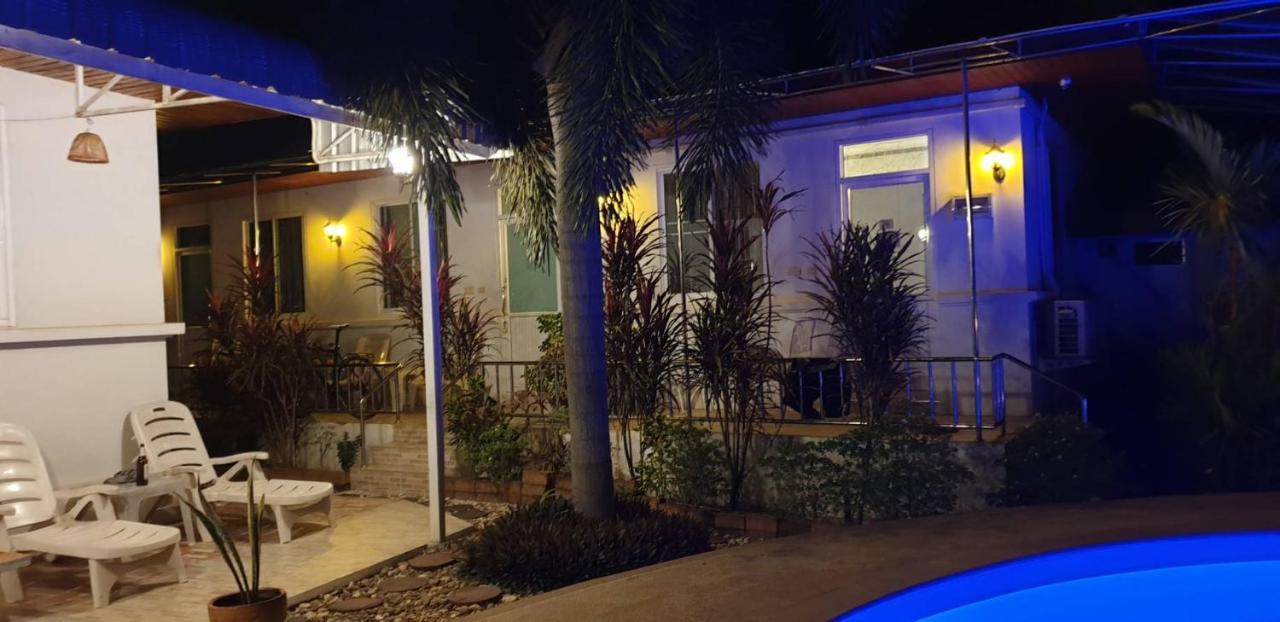 Nuch'S Apple Guest House Si Bun Ruang Экстерьер фото