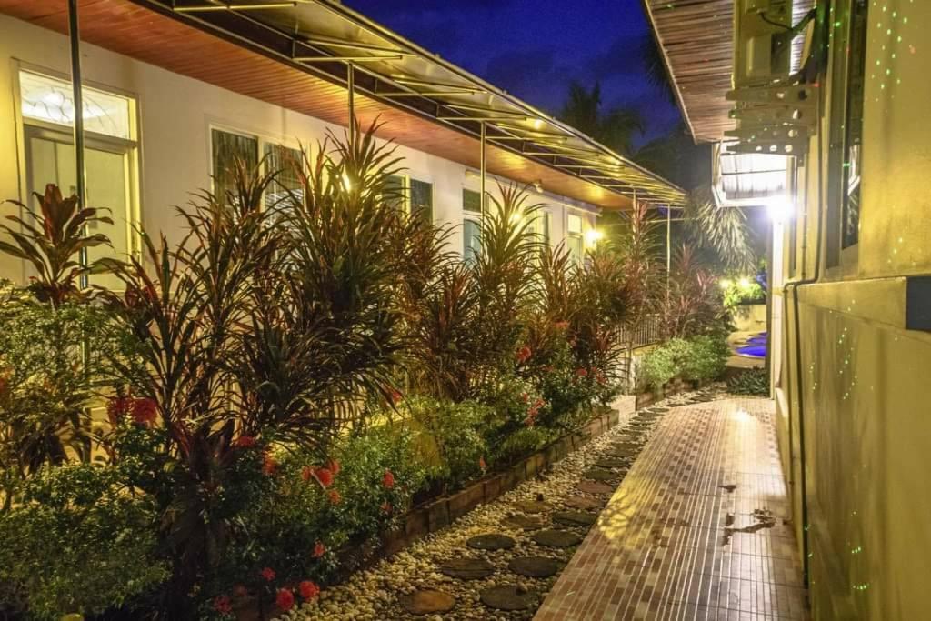 Nuch'S Apple Guest House Si Bun Ruang Экстерьер фото