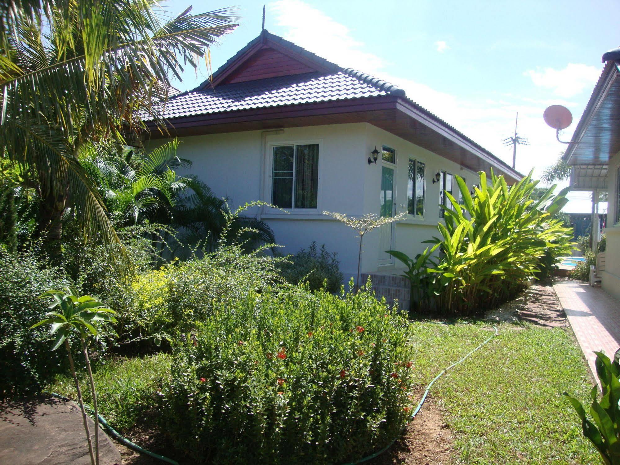 Nuch'S Apple Guest House Si Bun Ruang Экстерьер фото